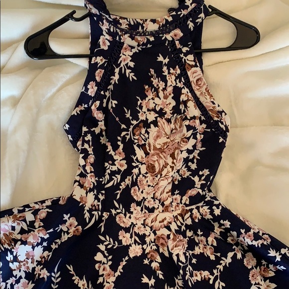 Semi formal dress (floral) - Picture 1 of 6